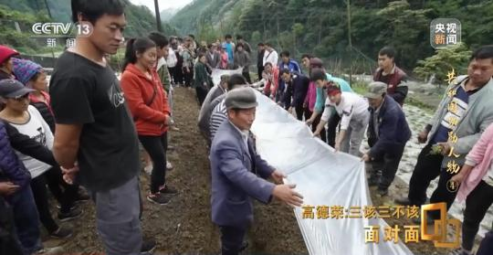 面對面丨“路就在腳下！” 這里的村民日子越過越幸福