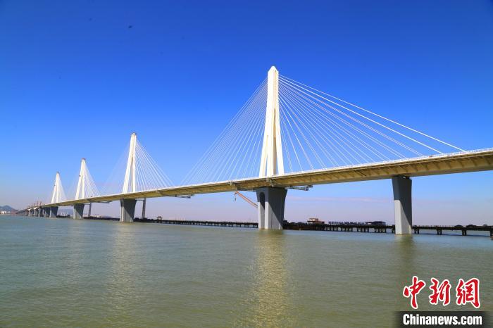 建設(shè)中的珠海金海特大橋?！∶蠎c虎 攝