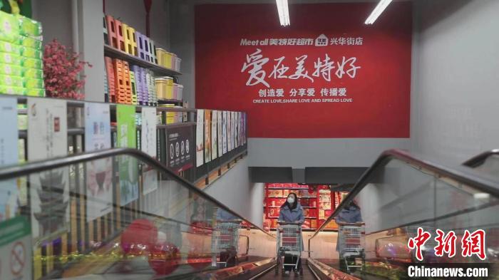 美特好從一家不足百平方米小店，一路發(fā)展成華北零售業(yè)領(lǐng)軍企業(yè)、中國百強商業(yè)連鎖集團、中國零售500強?！∠蛏?攝