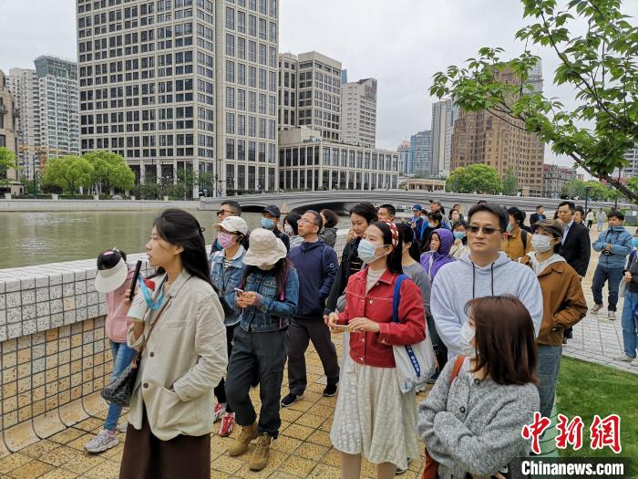 新階層人士走讀黃浦蘇州河沿岸?！》队畋?攝