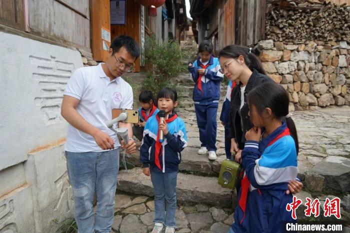 杜曉帆與該中心教師團隊積極探索文化遺產(chǎn)方法論，深耕鄉(xiāng)村遺產(chǎn)領(lǐng)域?！?fù)旦大學(xué)國土與文化資源研究中心供圖