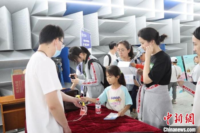 中科院聲學(xué)所公眾科學(xué)日活動(dòng)現(xiàn)場(chǎng)。　中科院聲學(xué)所 供圖