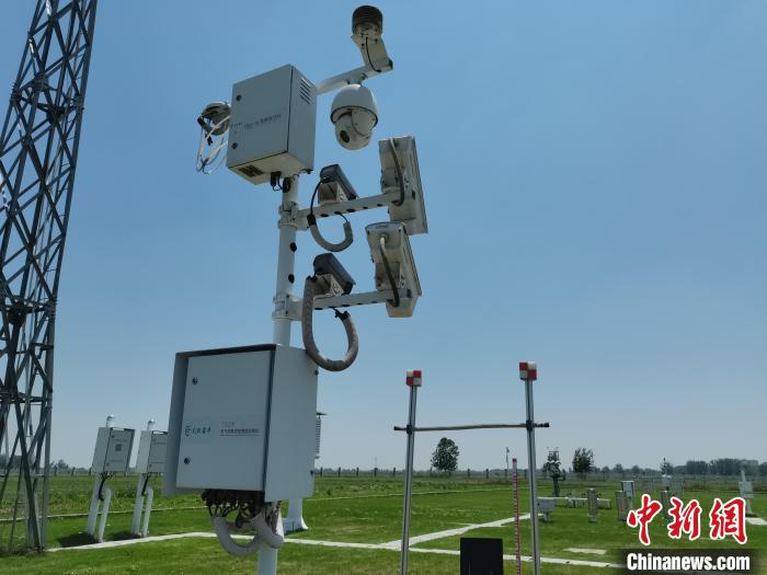 壽縣國(guó)家氣候觀象臺(tái)內(nèi)各種觀測(cè)設(shè)備?！侨?攝
