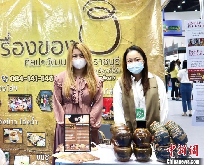 泰國(guó)舉辦規(guī)模最大旅游B2B銷(xiāo)售活動(dòng)對(duì)接全球旅游業(yè)，圖為交易會(huì)上的陶瓷工藝品展位。 王賢思 攝