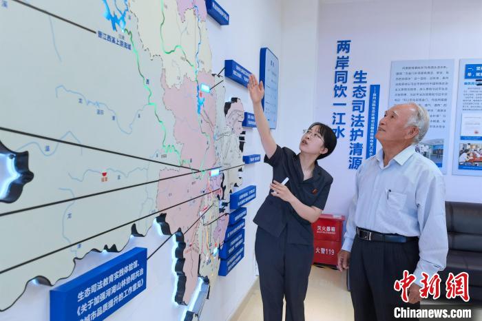 金門(mén)同胞參觀金門(mén)供水水源生態(tài)司法保護(hù)基地?！O虹 攝