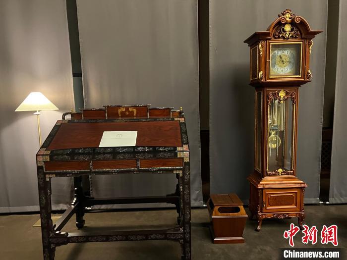 圖為春秋館展覽陳設(shè)的青瓦臺家具。　劉旭 攝