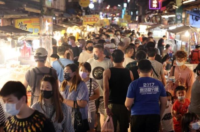冰粉、雙皮奶、螺螄粉……臺(tái)網(wǎng)友發(fā)帖：臺(tái)灣街頭越來(lái)越多大陸小吃
