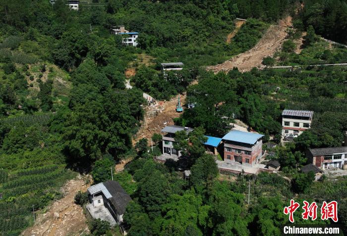 圖為航拍重慶萬州救援現(xiàn)場?！￡惓?攝