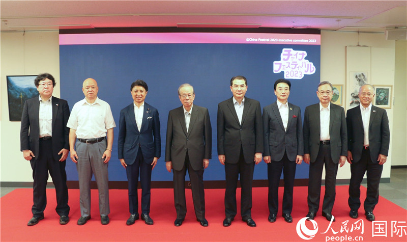 主辦方代表合影。人民網(wǎng) 許可攝