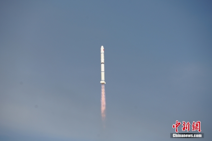北京時間2023年8月9日6時53分，我國在太原衛(wèi)星發(fā)射中心使用長征二號丙運載火箭，成功將環(huán)境減災二號06星發(fā)射升空，衛(wèi)星順利送入預定軌道，發(fā)射任務獲得圓滿成功。此次任務是長征系列運載火箭第482次飛行。馮陽 攝