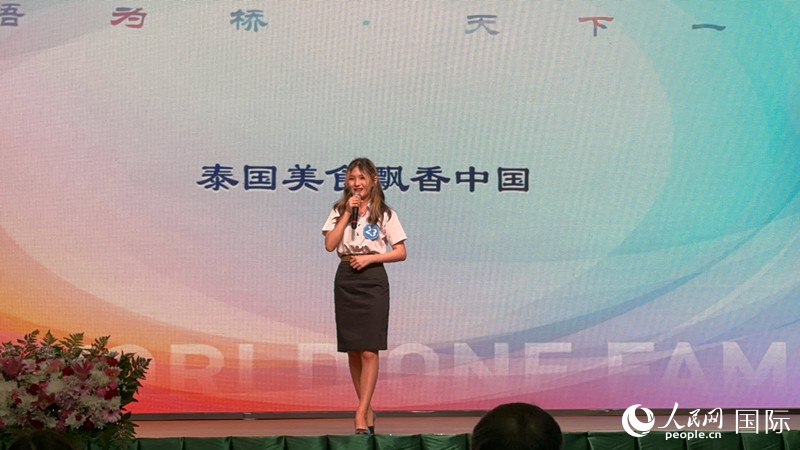 榮獲世界大學(xué)生中文比賽亞洲冠軍的泰國選手。人民網(wǎng)記者 孫廣勇攝