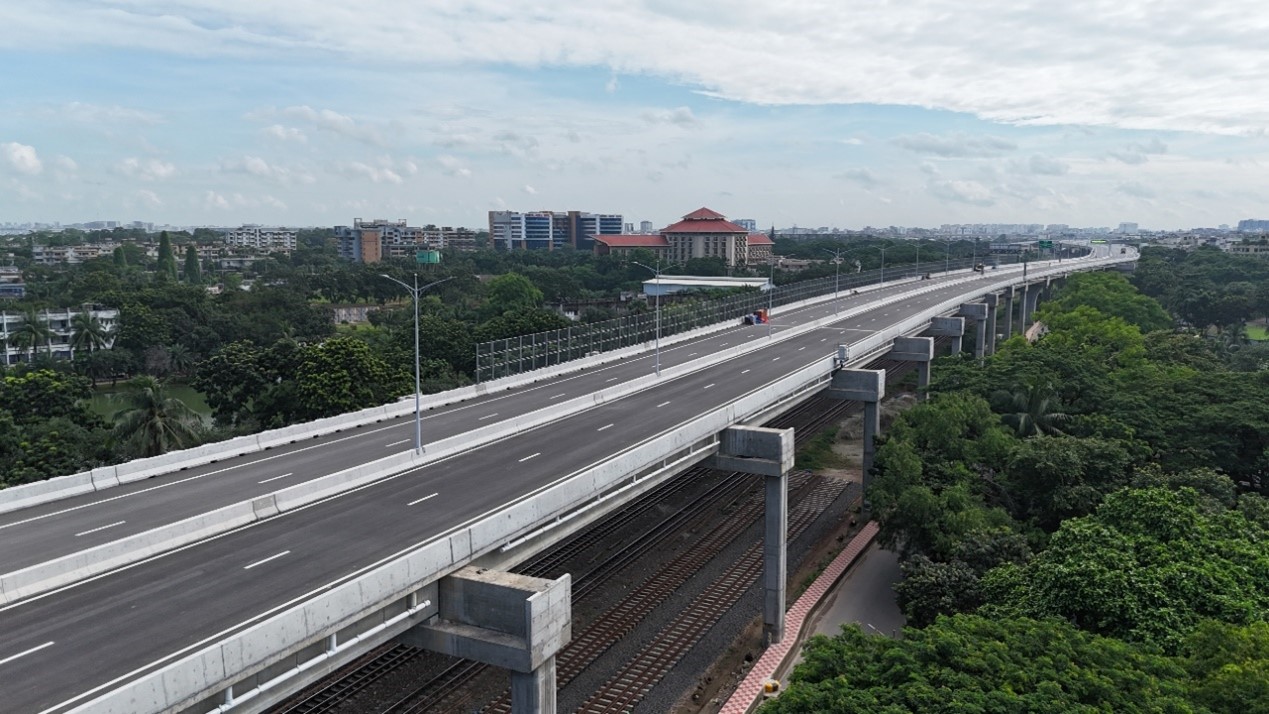 孟加拉國(guó)達(dá)卡機(jī)場(chǎng)高架快速路項(xiàng)目。鄭小忠攝