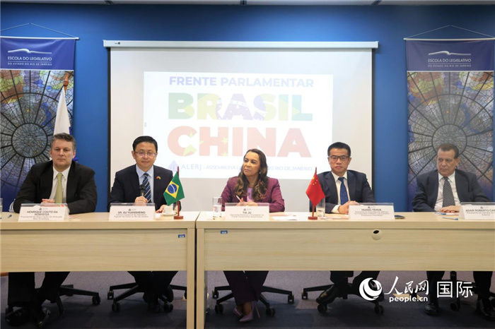 新一屆里約州巴西中國議員陣線在里約熱內盧成立并舉行慶?；顒?，與會嘉賓在現(xiàn)場致辭。 人民網(wǎng)記者 時元皓攝