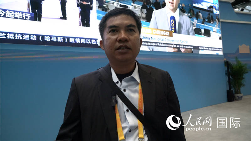 印尼《辛加朗綜合日報(bào)》記者班邦·蘇利斯提奧（Bambang Sulistio）與記者交談。人民網(wǎng) 楊春燕攝
