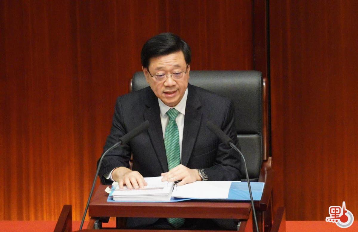李家超宣讀新一份施政報告。圖片來源：香港“點(diǎn)新聞” 麥鈞杰 攝