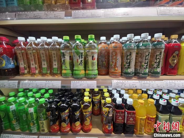 圖為某超市售賣的飲料。 <a target='_blank' href='/' ><p  align=