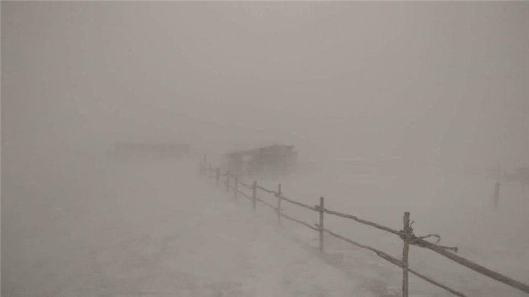 2023年11月4日，蒙古國(guó)部分省份發(fā)生暴風(fēng)雪天氣。蒙古國(guó)緊急情況總局官網(wǎng)圖片