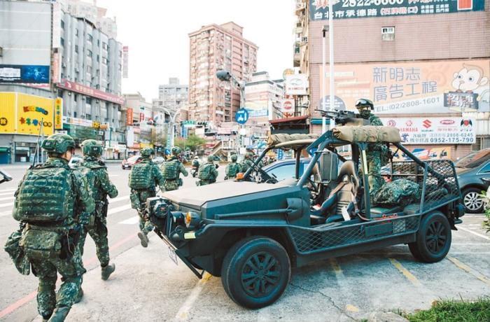 圖為2021年臺(tái)陸軍特種作戰(zhàn)指揮部在演習(xí)。圖片來源：臺(tái)灣《中國時(shí)報(bào)》。