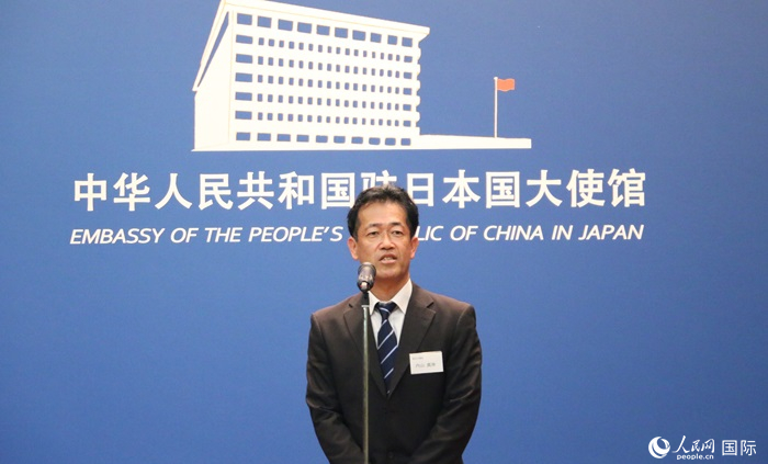 導(dǎo)師代表、東京大學(xué)教授內(nèi)山真伸發(fā)表致辭。人民網(wǎng) 許可攝