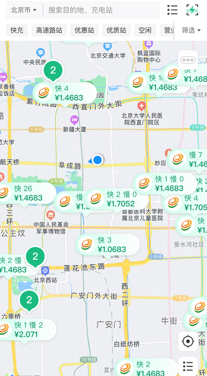 中新財(cái)經(jīng)查詢(xún)相關(guān)充電APP發(fā)現(xiàn)，電價(jià)平峰時(shí)段，快充樁的價(jià)格普遍在1.4元度左右。