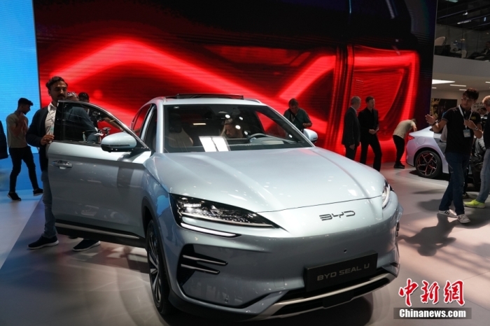 2023年德國(guó)國(guó)際汽車及智慧出行博覽會(huì)(IAA mobility)(亦簡(jiǎn)稱慕尼黑國(guó)際車展)將于9月5日正式開(kāi)幕。在9月4日舉行的媒體日，記者看到諸品牌紛紛攜“拳頭”產(chǎn)品亮相。圖為當(dāng)日比亞迪SEAL U在歐洲首秀。<a target='_blank' href='/'><p  align=