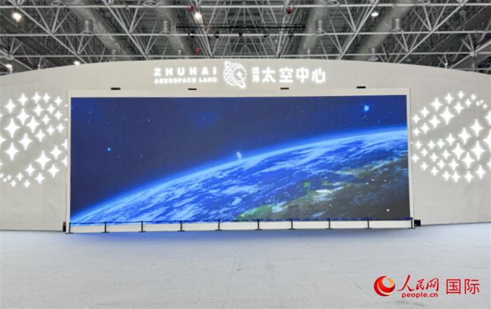 珠海太空中心是珠海市為發(fā)揮中國航展品牌效應(yīng)和帶動效應(yīng)而打造的“永不落幕的航展”。人民網(wǎng)記者 張麗鷗攝