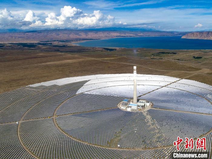 資料圖：光伏發(fā)電園區(qū)一隅。張進(jìn)剛 攝