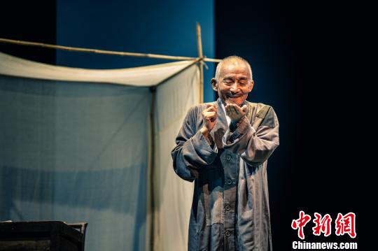 游本昌《弘一法師·最后之勝利》劇照。游思涵 攝