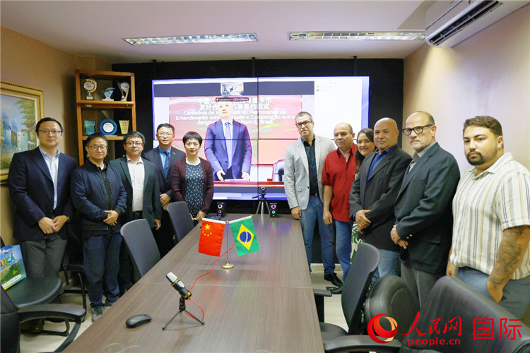 參與備忘錄簽署儀式的嘉賓合影。人民網(wǎng)記者 陳海琪攝