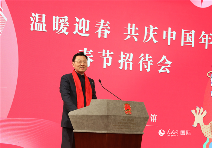 中國駐美國大使謝鋒發(fā)表致辭，向全體在美同胞致以親切問候。人民網記者 李志偉攝
