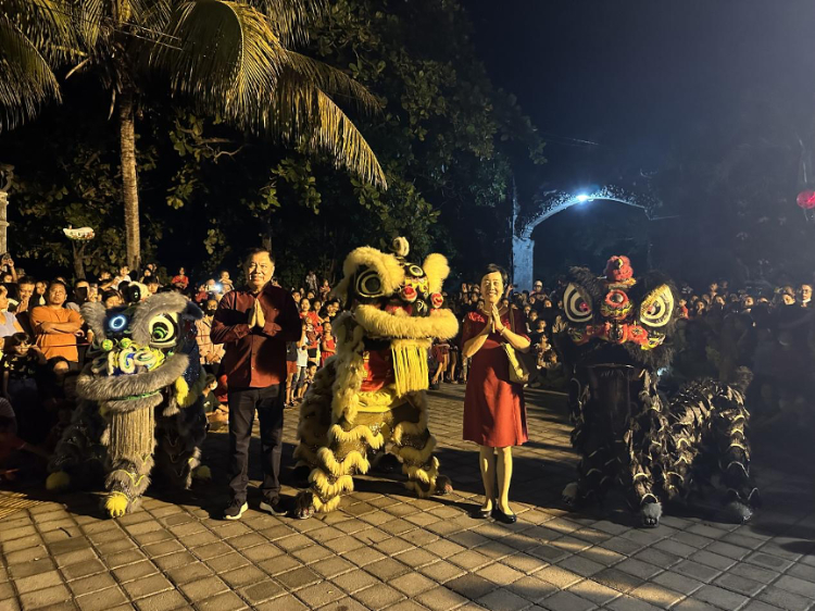 舞獅表演。巴陵康孔子學(xué)院供圖