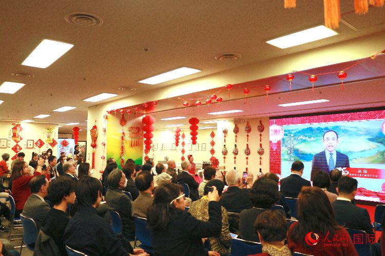 2月9日，“喜迎龍年·品味陜西”——2024新春迎福（展）聯(lián)歡會暨陜西文化年在東京中國文化中心拉開帷幕。人民網(wǎng) 許可攝