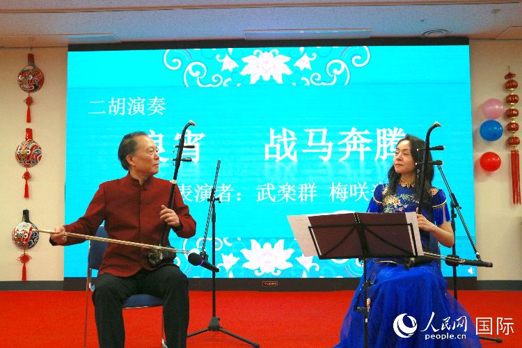 二胡合奏。人民網(wǎng) 許可攝
