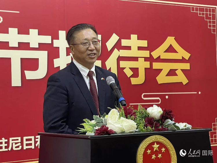 中國駐尼日利亞大使崔建春致辭。人民網(wǎng)記者 姜宣攝