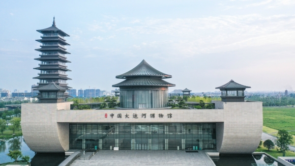  運(yùn)河畔的揚(yáng)州中國(guó)大運(yùn)河博物館。 齊立廣攝