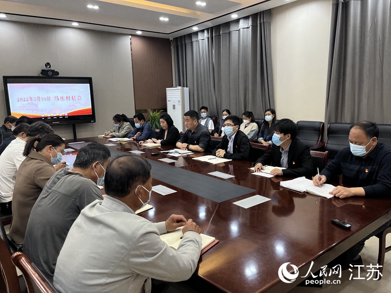 馬莊村以晨會(huì)開啟一天的工作。人民網(wǎng) 閆峰攝