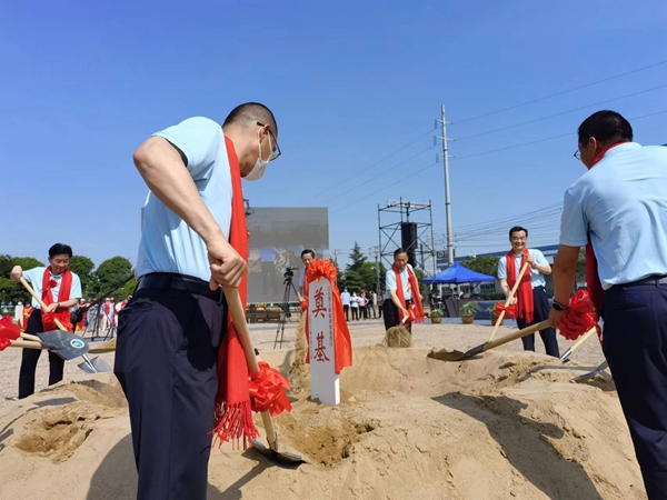 作為今年荷花節(jié)“開場秀”，理士新能源智造園區(qū)項目正式開工。人民網(wǎng) 馬曉波攝
