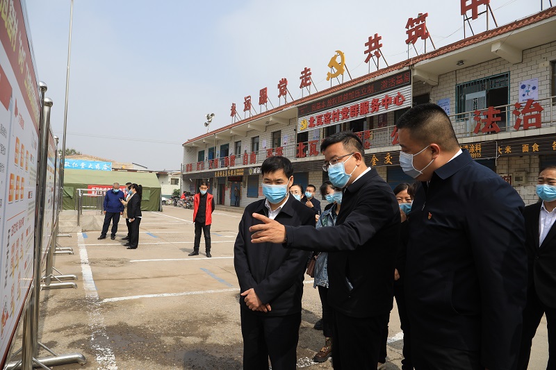 張農(nóng)壽在晉源街道北瓦窯村調研抓黨建促基層治理能力提升專項行動落實工作。