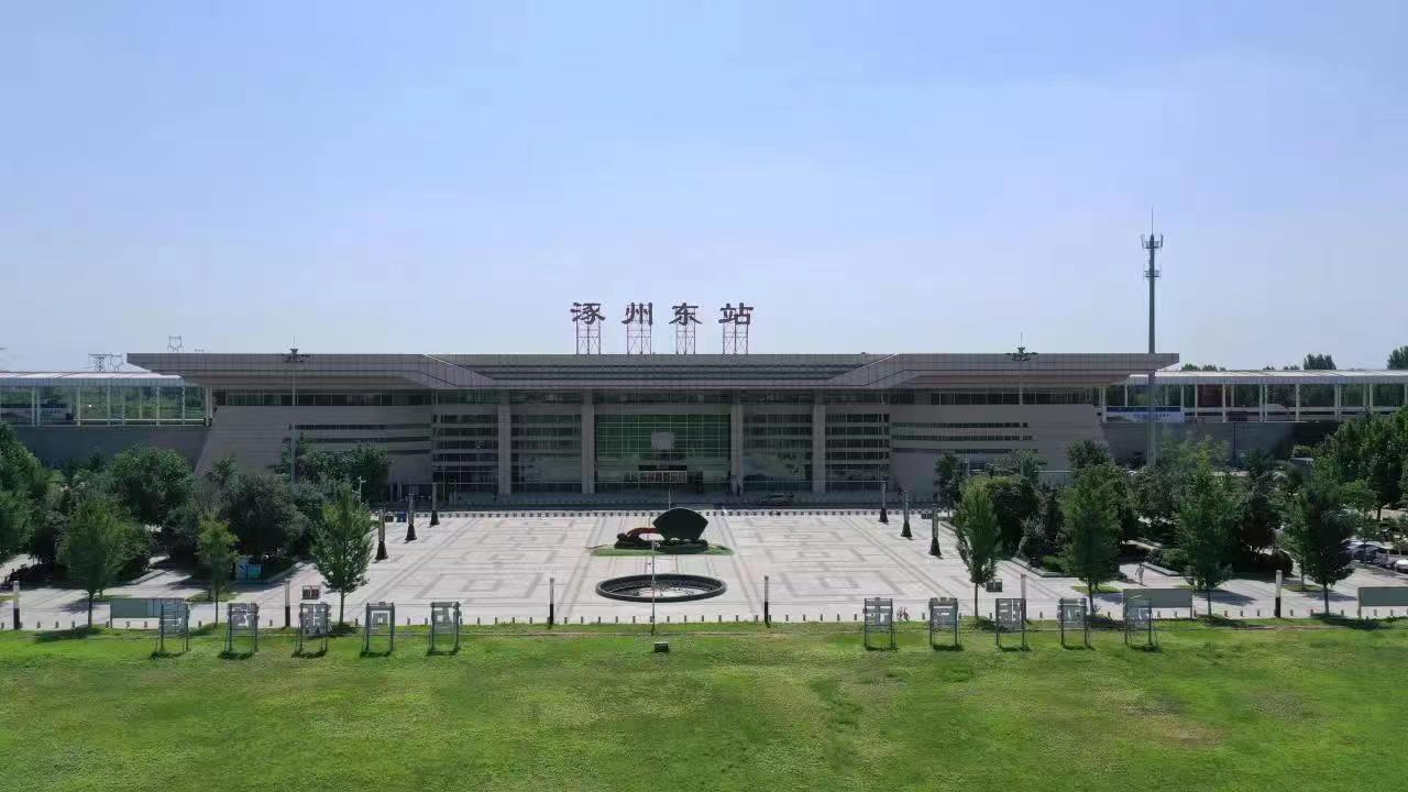 通勤專列高鐵始發(fā)站涿州東站。 熊華明、王聚言攝