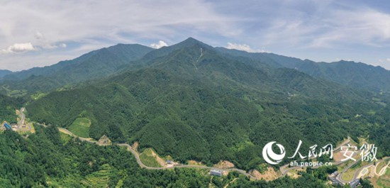 大別山旅游扶貧快速通道。人民網(wǎng) 陳若天攝