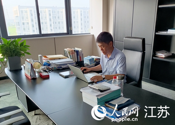 江蘇海安市2021年引進(jìn)的高端人才朱涼偉博士。人民網(wǎng)記者 王繼亮攝