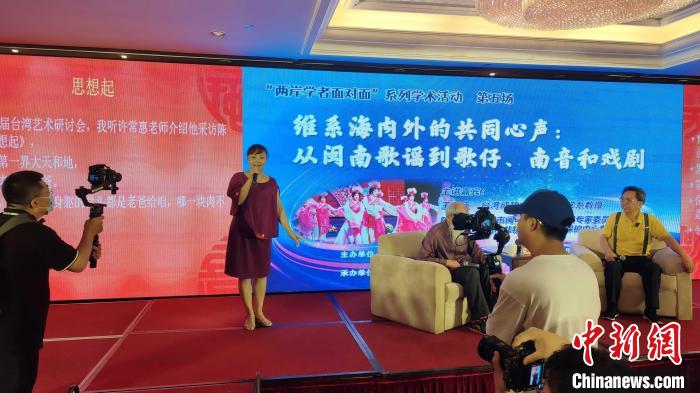 歌仔說唱非遺傳承人張月萍女士現(xiàn)場演唱?！罘?攝