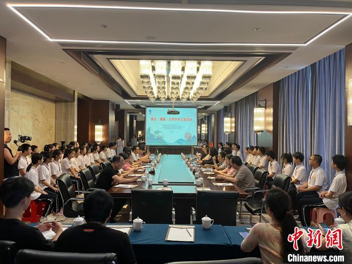 閩臺(tái)古琴技藝培訓(xùn)交流活動(dòng)同步舉行?！∪~國寶 攝