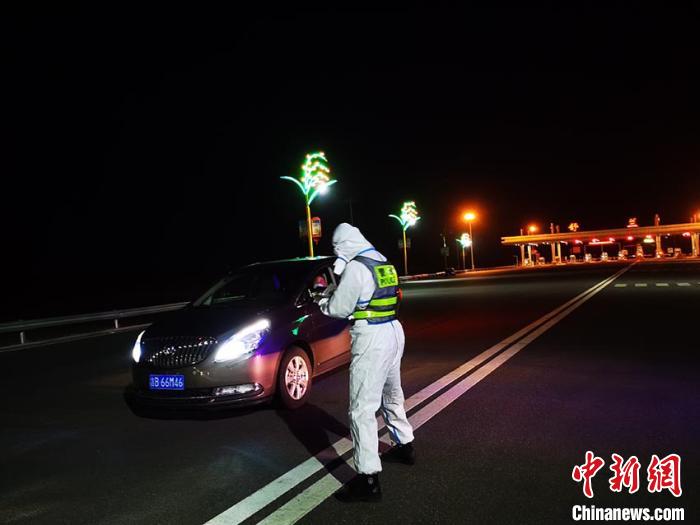 “90后”特警延遲婚期走向抗疫戰(zhàn)場：擊退疫情再團(tuán)圓