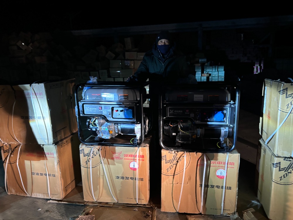 震區(qū)所需 重慶所能！重慶首批救援物資跨越千里抵達(dá)雪域高原