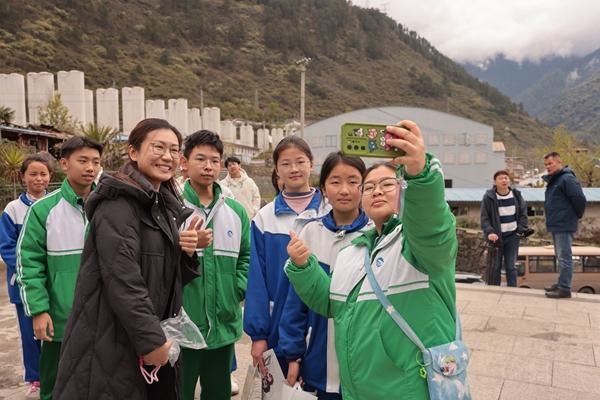 為驗證“高反風(fēng)險預(yù)測”小程序，這群高中生真去了趟高原