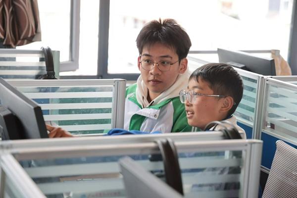 為驗證“高反風(fēng)險預(yù)測”小程序，這群高中生真去了趟高原