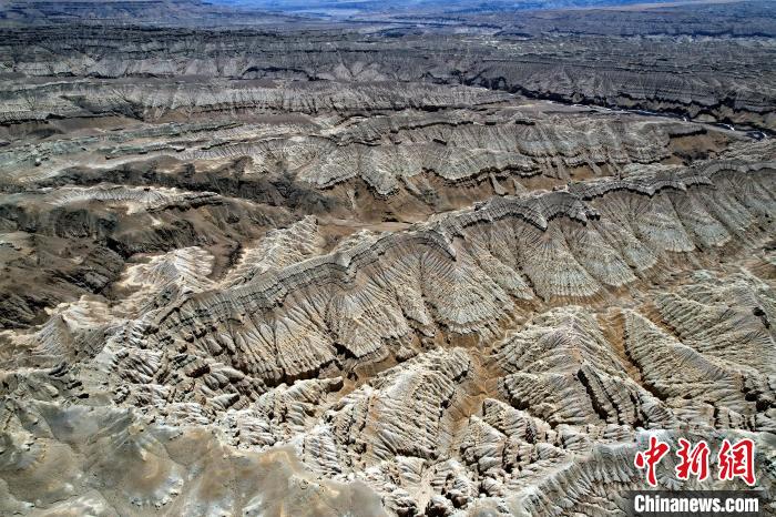4月5日，西藏阿里札達(dá)土林。(無(wú)人機(jī)照片) 李林 攝