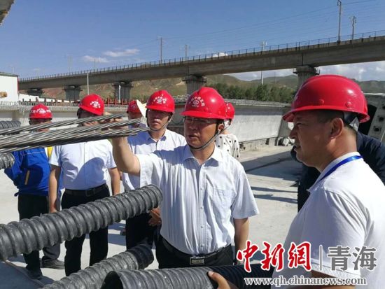 圖為生態(tài)環(huán)保專項督查現(xiàn)場。 孫舒亞攝