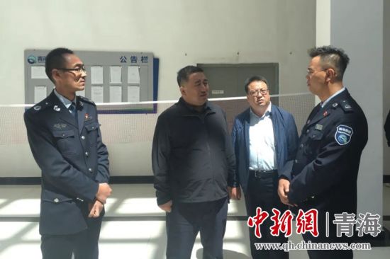 圖為生態(tài)環(huán)保專項督查現(xiàn)場。 孫舒亞攝